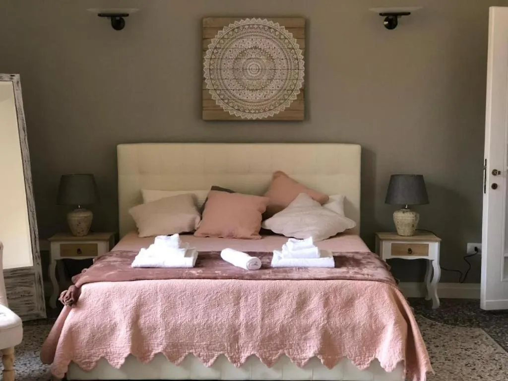 Via Camilla B&B Rome Italy